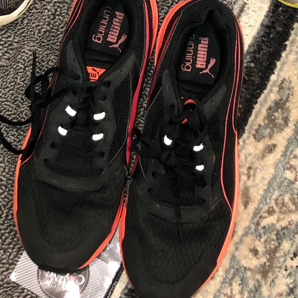 Puma tennis shoes women’s size 10